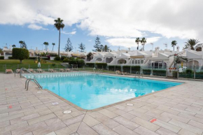 Spacious 2BR Bungalow Private Solarium & Pool